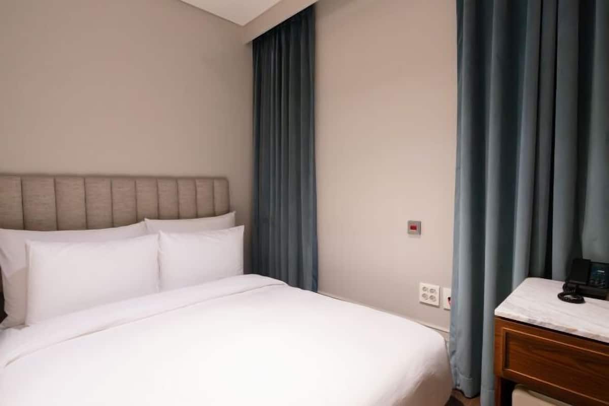 1 bedroom, premium bedding, down duvets, pillow-top beds