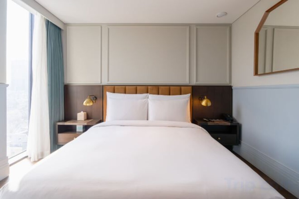 Premium bedding, down duvets, pillow-top beds, in-room safe