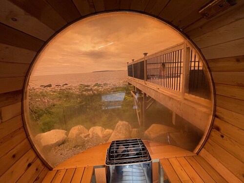 Comfy Seaside Cabana . Hot Tub, Sauna and All Weather Domes - Private