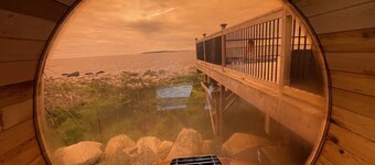 Comfy Seaside Cabana . Hot Tub, Sauna and All Weather Domes - Private