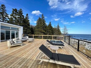 Terrace/patio - Comfy Seaside Cabana . Hot Tub, Sauna and All Weather Domes - Private (South Shore)