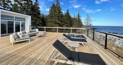 Comfy Seaside Cabana . Hot Tub, Sauna and All Weather Domes - Private