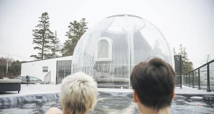 Comfy Seaside Cabana . Hot Tub, Sauna and All Weather Domes - Private