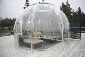 Terrace/patio - Comfy Seaside Cabana . Hot Tub, Sauna and All Weather Domes - Private (South Shore)