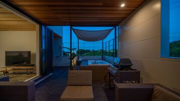 Luxury Villa | Terrace/patio