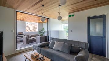 Luxury Villa | Living area | Flat-screen TV, Netflix, streaming services