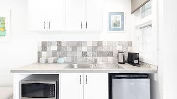 Basic Double Room | Private kitchenette