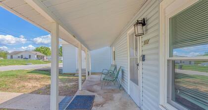 Cozy Cottage: Under 10 minutes to Pickwick Lake, downtown, & conference center!