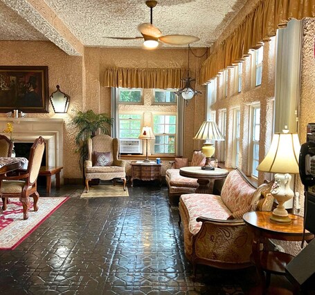 Lobby lounge. Hotel Evernia