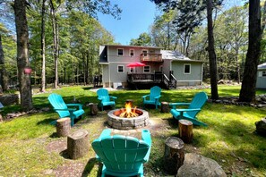Terrace/patio - Cozy Pocono Retreat🔥Firepit•Game Room•Spacious 3BR + den  for Families & Groups (Pocono Lake)