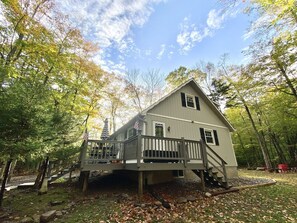 Exterior - Spacious retreat in the Poconos with fire pit, game room, lakes , beaches, ski (Pocono Lake)