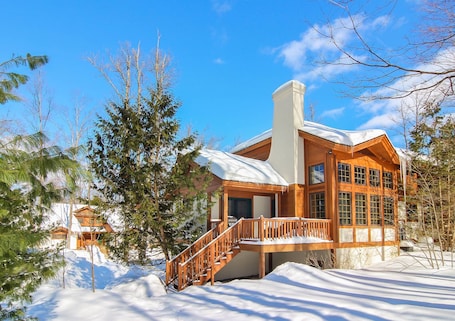 Exterior. Disciples Village beautiful Condo - Steps to ski and lakes