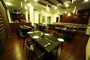 Dining - PI Suites (New Delhi)