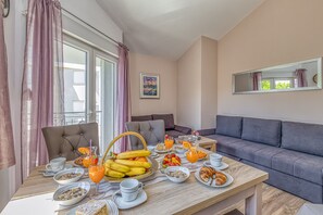 Dining - Apartment Nika 220m from the beach, Okrug Gornji, Croatia (Okrug Gornji)
