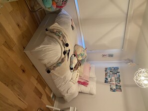 4 bedrooms, iron/ironing board, WiFi