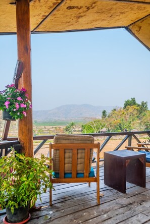 Terrace/patio - Natural Retreat next to SinghPark&WhiteTemple 4BR (Amphoe Mueang Chiang Rai)