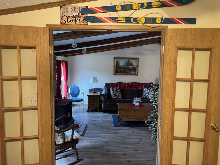 King Size Bedroom/ Outdoor Fire Pit, Game Room. Cozy Getaway Cottage - 紐約
