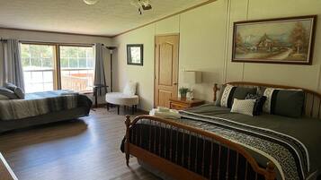 3 chambres, bureau, fer et planche à repasser, accès au Wi-Fi (inclus)