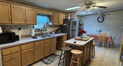 Spacious Cozy Getaway in the Catskills: King bed/ Game Room