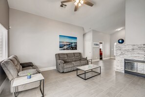 Smart TV, fireplace - The Best House With A Heated Pool, Spa, and Safe, Sleeps 6 Comfortably (North Las Vegas)