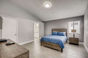 3 bedrooms, in-room safe, desk, iron/ironing board - The Best House With A Heated Pool, Spa, and Safe, Sleeps 6 Comfortably (North Las Vegas)