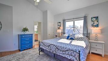 2 quartos, escrivaninha, ferros/tábuas de passar roupa