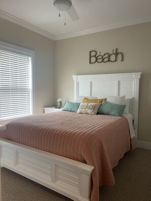 3 bedrooms, iron/ironing board, WiFi, bed sheets - 3 Bedroom house in Purple Parrot (Pensacola)