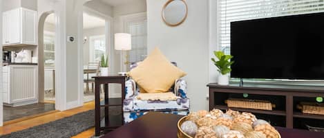 Smart TV, Hulu, streaming services