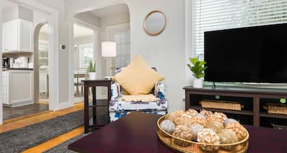 Central Single Level Newberg Retreat, Pet Friendly, Fenced Backyard, Walk 2 Food, Drinks, University