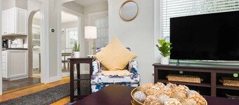 Central Single Level Newberg Retreat, Pet Friendly, Fenced Backyard, Walk 2 Food, Drinks, University