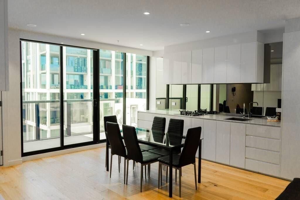 1016 Premium Luxury 3 Bed CBD Modern Apt
