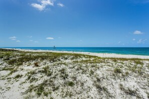 In Strandnähe, Kajakfahren, Motorbootfahrt, Angeln