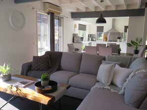 Smart TV y chimenea