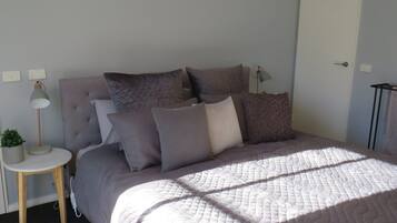 4 bedrooms, desk, free WiFi, bed sheets