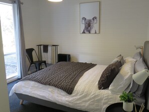 4 bedrooms, desk, free WiFi, bed sheets