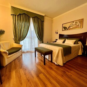 Room - Los Dolmenes (Antequera)