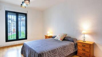 7 bedrooms, iron/ironing board, free WiFi, bed sheets