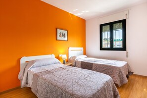 7 Schlafzimmer, Bügeleisen/Bügelbrett, kostenloses WLAN, Bettwäsche