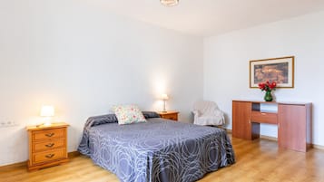 7 bedrooms, iron/ironing board, free WiFi, bed sheets