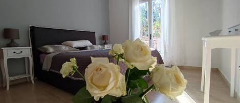 2 camere, ferro/asse da stiro, Wi-Fi gratuito