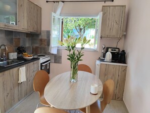 Wasserkocher mit Kaffee-/Teezubehör, Kochgeschirr/Geschirr/Besteck