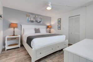 1 slaapkamer, een strijkplank/strijkijzer, gratis wifi, beddengoed