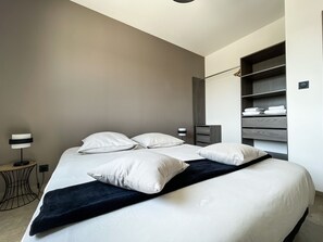 2 chambres, fer et planche à repasser, Wi-Fi gratuit, draps fournis