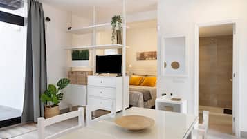 Iron/ironing board, free WiFi, bed sheets