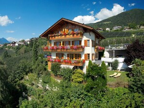 Exterior - Apartment "Texelblick Rainegg" with Mountain View, Wi-Fi, Garden & Balcony (Schenna)