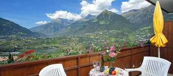 Apartment "Texelblick Rainegg" with Mountain View, Wi-Fi, Garden & Balcony
