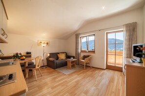 TV - Apartment "Texelblick Rainegg" with Mountain View, Wi-Fi, Garden & Balcony (Schenna)
