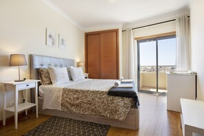 3 bedrooms, iron/ironing board, free WiFi, bed sheets - Apartment Villa Rosa with A/C, Wi-Fi, Terrace and Balcony (Portimão)