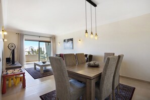 Dining - Apartment Villa Rosa with A/C, Wi-Fi, Terrace and Balcony (Portimão)