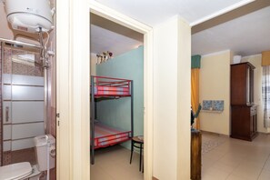Shower, hair dryer, towels - Vacation Apartment Casa Rita with Balcony & A/C (Castelsardo)